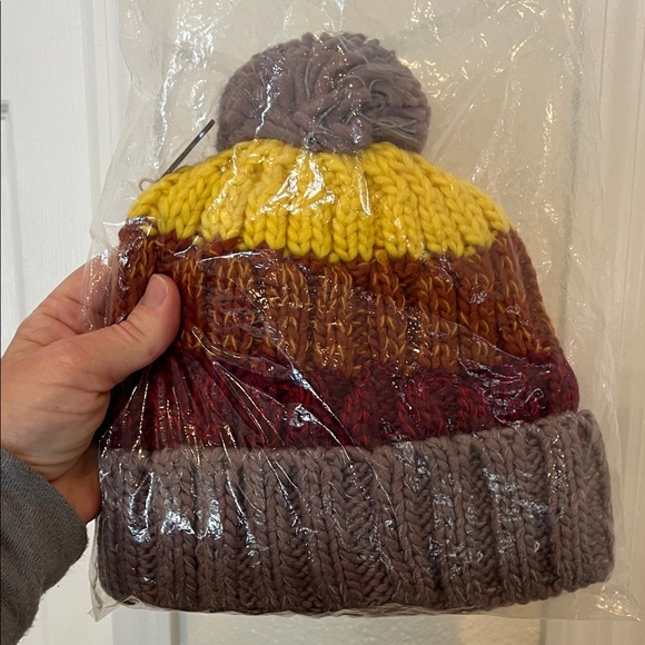 Verdict chasing sunsets Multicolor Knit Pom-Pom Beanie main image 7